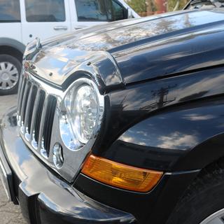 Deflektor pokrova motorja (EuroCap) Jeep Cherokee/Liberty 2002–2007 fotografija 4