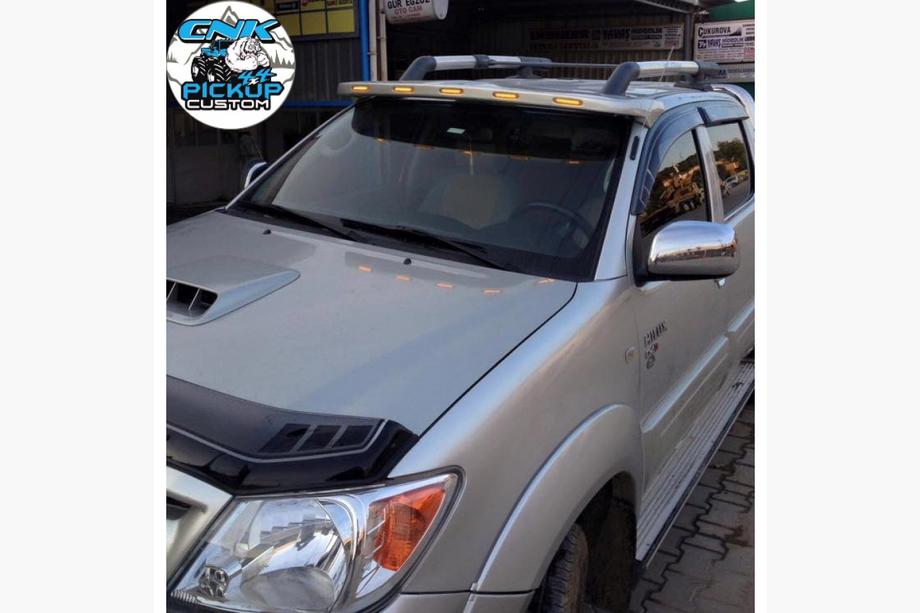 Toyota Hilux 2015– Vizir za vetrobransko steklo (Meliset LED) Image