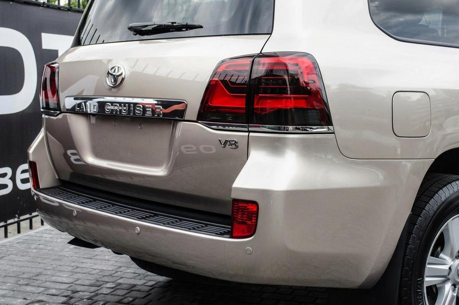 Toyota Land Cruiser 200 2007–2021 Zadnje luči 2007-2015 V2 (dizajn 2016+) Fotografija 1