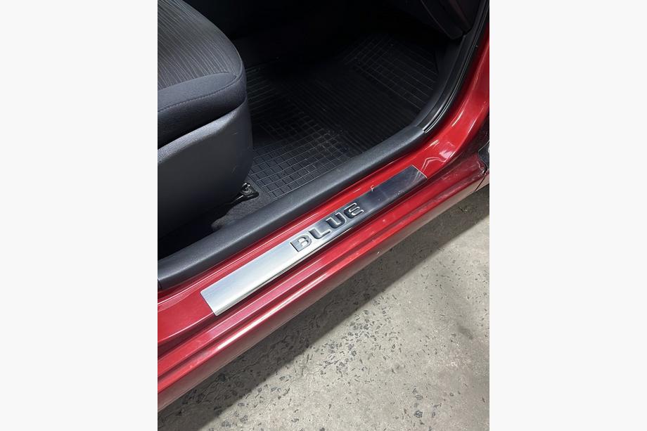 Hyundai Accent 2011–2017 Okrasne letve pragov Carmos Blue V2 (4 kosi, nerjavno jeklo) Fotografija 3