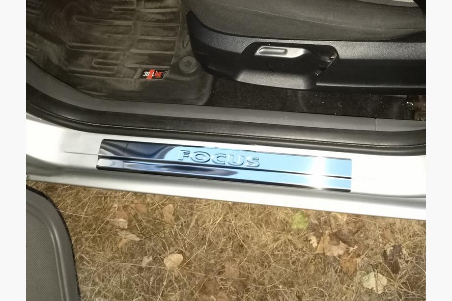 Ford Focus III 2011–2017 Obloge pragov Carmos V2 (4 kos, nerjaveče jeklo) Image
