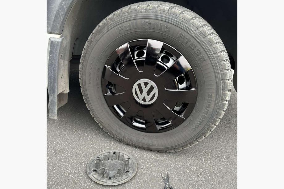 Volkswagen Crafter 2006–2016 Črni ABS pokrovi koles (1-obročni, komplet 4 kos) Image