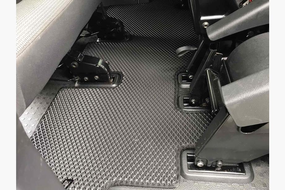 Volkswagen T5 2010–2015 EVA preproge za avto V2 (dolga medosna razdalja, komplet za celoten potniški prostor, črne) Image