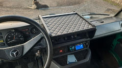 Mercedes T1 (207-410) 1977–1995 Polica za armaturno ploščo (siva s sivimi šivi) fotografija 1