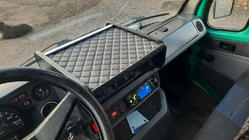 Mercedes T1 (207-410) 1977–1995 Polica za armaturno ploščo (siva s sivimi šivi) fotografija 2