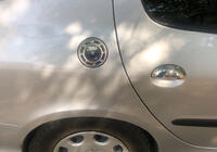 Peugeot 206 1998–2024 Okrasna obloga vratc rezervoarja (nerjavno jeklo) fotografija 2