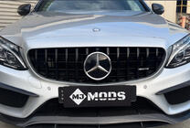 Mercedes C-class W205 2014–2021 Sprednja maska Panamericana GT Black (za Avantgarde/AMG-Line/C43 AMG) 2014-2021, brez kamere fotografija 1