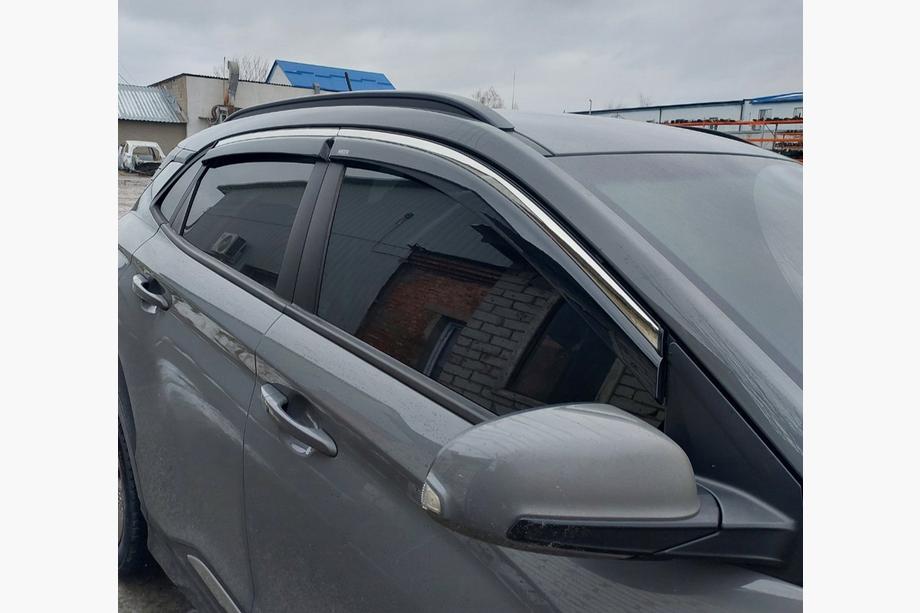 Hyundai Kona 2017–2023 Vetrni deflektorji oken s kromirano letvico (4 kos, Niken) Image