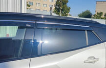Peugeot 2008 2019– Vetrni deflektorji oken s kromirano letvico (4 kos, Niken) fotografija 2