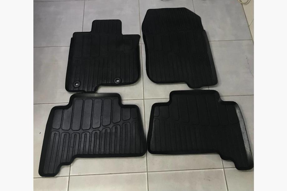 Toyota Land Cruiser Prado 150 2009–2023 Gumijasti tepihi za notranjost (2013-2022, original) rabljeni Image