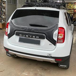 Plastična obloga pokrova prtljažnika Renault Duster 2008–2017 fotografija 2