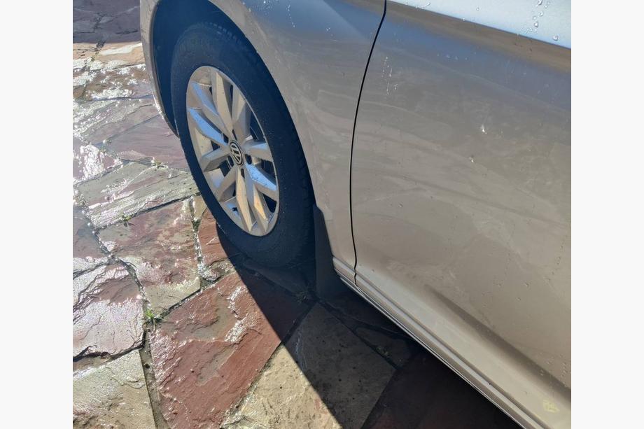 Volkswagen Passat B8 2015–2023 Blatne zavesice Premium 2015-2018 SD/SW (EU, 4 kos) Fotografija 1