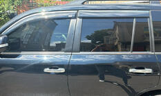 Toyota Land Cruiser 200 2007–2021 Vetrni deflektorji oken s kromirano letvico (4 kos, Niken) fotografija 1