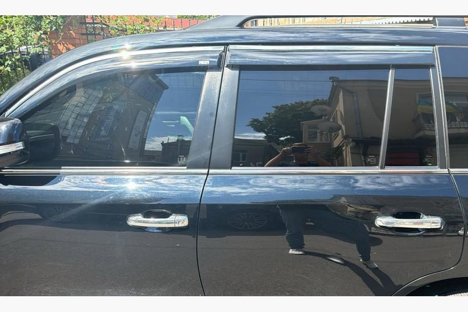 Toyota Land Cruiser 200 2007–2021 Vetrni deflektorji oken s kromirano letvico (4 kos, Niken) Image