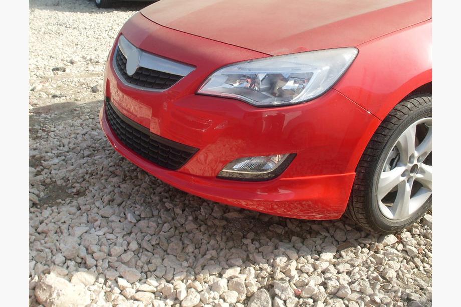Opel Astra J 2009–2015 Spodnja sprednja lipa 2010-2012 (za lakiranje) Fotografija 1