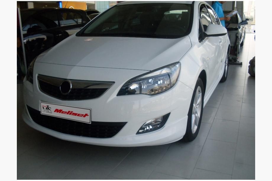 Opel Astra J 2009–2015 Spodnja sprednja lipa 2010-2012 (za lakiranje) Fotografija 4