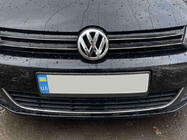 Volkswagen Golf 6 2008–2014 Sprednji emblem 5K0 853 601F fotografija 1
