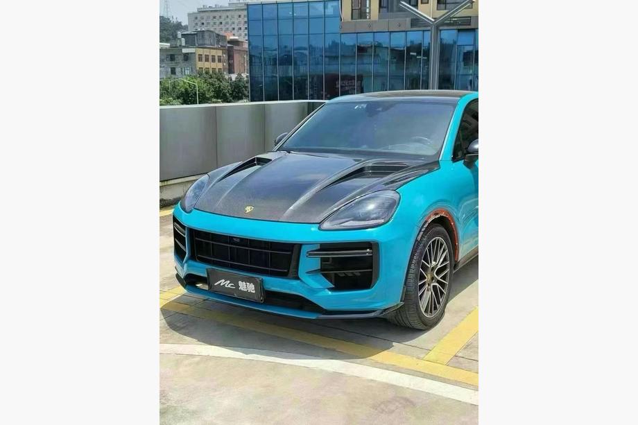 Porsche Cayenne 2018– Pokrov motorja (karbon) Fotografija 4