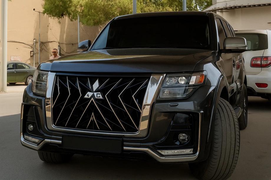 Mitsubishi Pajero Wagon IV 2006–2021 Komplet bodykita Black Hawk Image