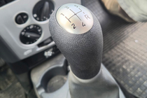 Renault Logan I 2005–2008 Gumb prestavne ročice 8200079112 (črn s kromom) fotografija 1
