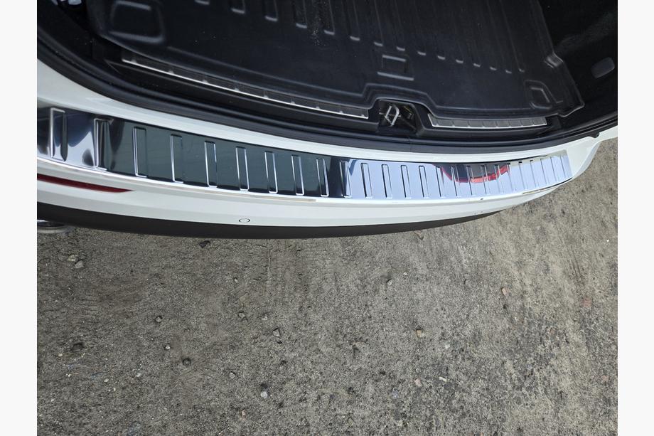 Volvo XC60 2017– Zaščitna letev zadnjega odbijača Carmos sijaj (nerjavno jeklo) Image