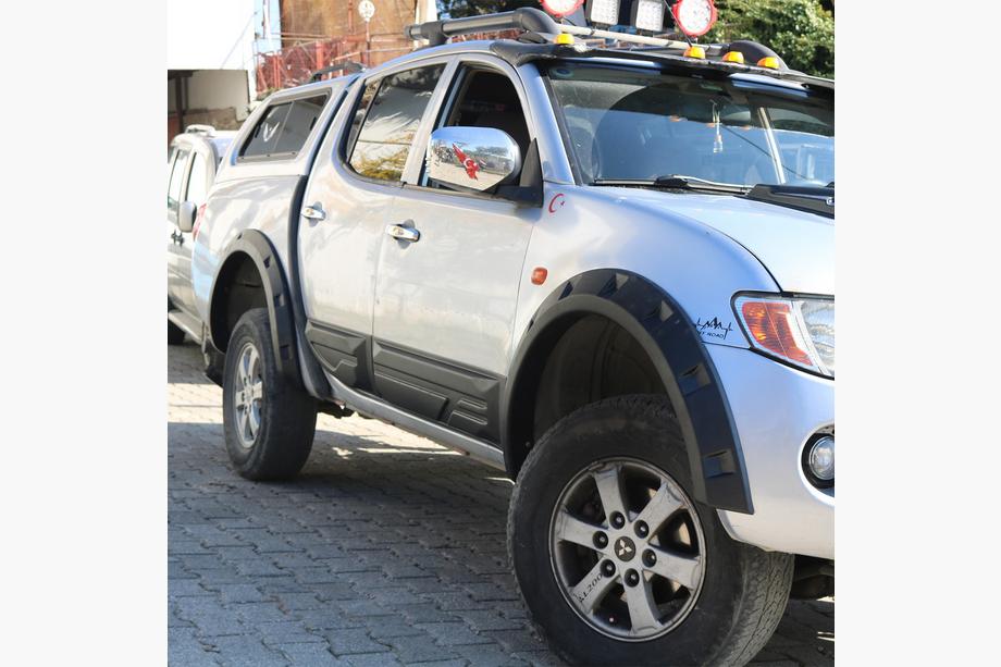 Mitsubishi L200 2006–2015 Razširitve blatnikov (EuroCap) Image