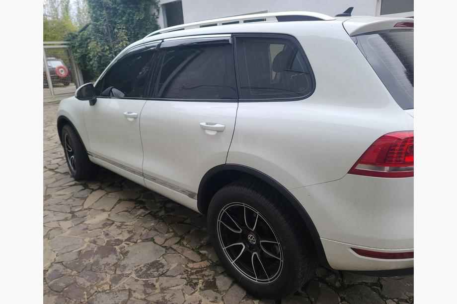 Volkswagen Touareg 2010–2018 Vetrni deflektorji za okna s kromirano letvico (4 kosi, Niken) Image