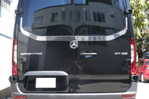 Mercedes Sprinter W907/W910 2018– Rob zadnjega stekla V-2 Carmos (2 kos, nerjavno jeklo) fotografija 1