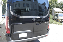 Mercedes Sprinter W907/W910 2018– Rob zadnjega stekla V-2 Carmos (2 kos, nerjavno jeklo) fotografija 5