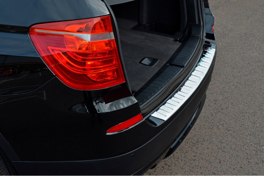 BMW X3 F25 2011–2018 Nerjaveča zaščitna letvica za zadnji odbijač OmsaLine (sijaj, nerjaveče jeklo) Image