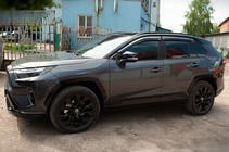 Toyota Rav 4 2019–2025 Vetrni deflektorji oken s kromirano letvico (4 kos, Niken) fotografija 5