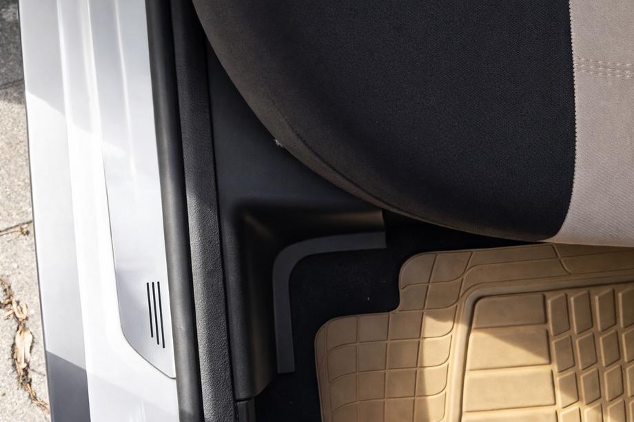 Dacia Duster 2008–2018 Notranje obloge pragov EuroCap (5 kos, ABS) Fotografija 3