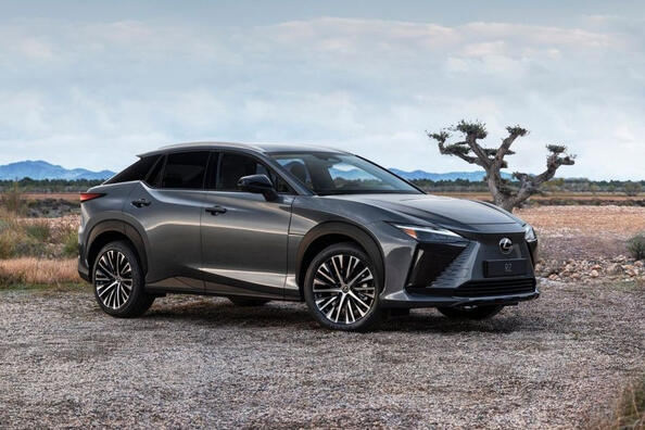 Električni crossover Lexus RZ je dobil cenovno dostopnejšo različico – 300e