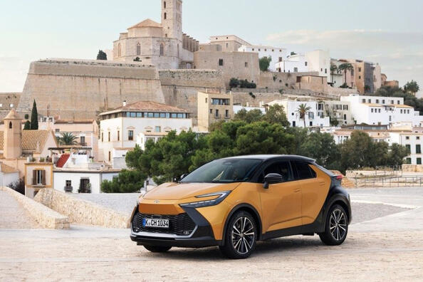 Pregled kompaktnega križanca Toyota C-HR druge generacije