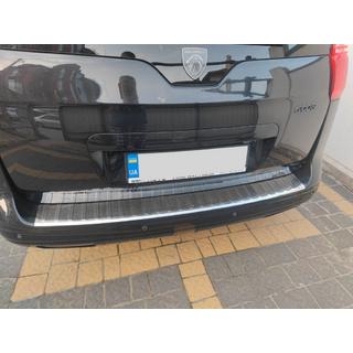 Zaščitna letev zadnjega odbijača Carmos (nerjavno jeklo) Peugeot 5008 2009–2016 fotografija 1