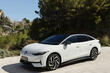 Test električnega liftbacka z zadnjim pogonom Volkswagen ID.7 fotografija 3