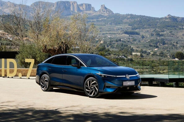 Test električnega liftbacka z zadnjim pogonom Volkswagen ID.7