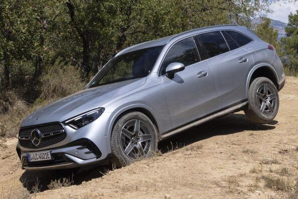 Pregled druge generacije štirikolesno gnanega križanca Mercedes-Benz GLC