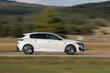 Pregled kompaktne električne kombilimuzine Peugeot e-308 fotografija 3