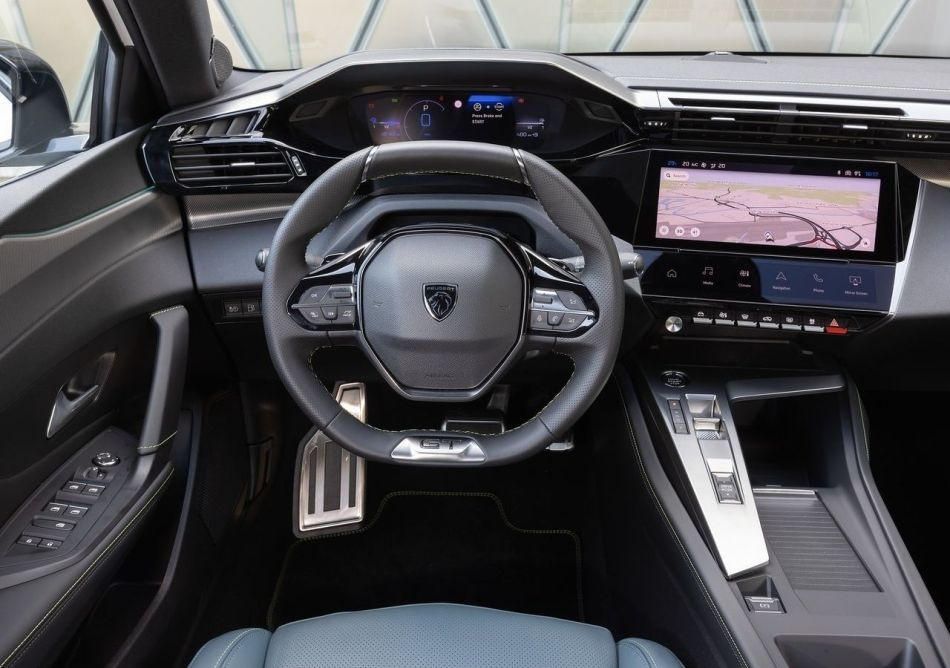 Pregled kompaktne električne kombilimuzine Peugeot e-308