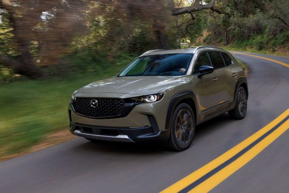 Pregled štirikolesno gnanega križanca Mazda СХ-50