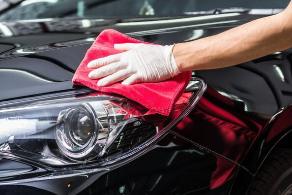 Kaj je avtomobilski detailing in kakšne so njegove prednosti?