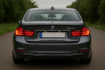 BMW serija 3 F30/F31 2012–2019 Letvica nad registrsko tablico (nerjavno jeklo) Limuzina (krom) fotografija 1
