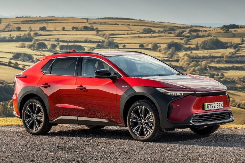 Pregled električnega crossoverja Toyota bZ4X
