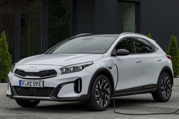 Test prenovljenega KIA XCeed – kombilimuzina z večjo prehodnostjo