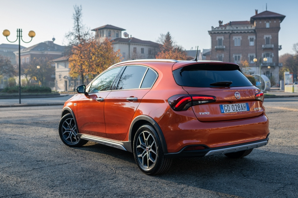 Test crossover hatchbacka Fiat Tipo Cross