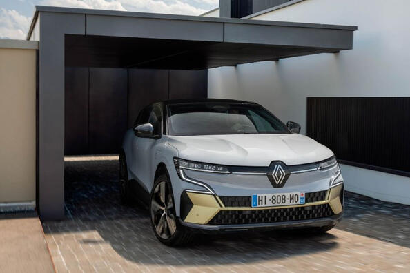 Pregled električnega kombilimuzine Renault Megane E-Tech