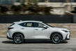 Pregled druge generacije križanca Lexus NX fotografija 4