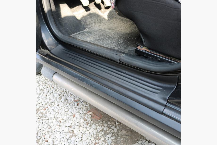 Dacia Sandero 2013–2020 EuroCap zaščitne letve pragov (4 kos, ABS) Image