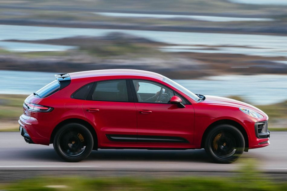 Posodobljeni štirikolesno gnani križanec Porsche Macan